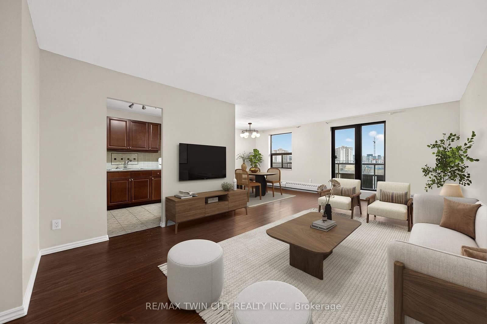 #605 - 1100 Courtland Avenue E