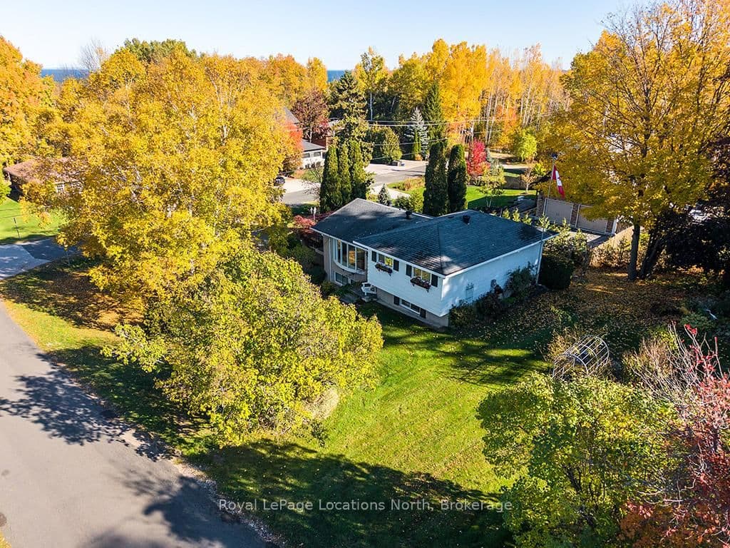 15 Wellington Street S
