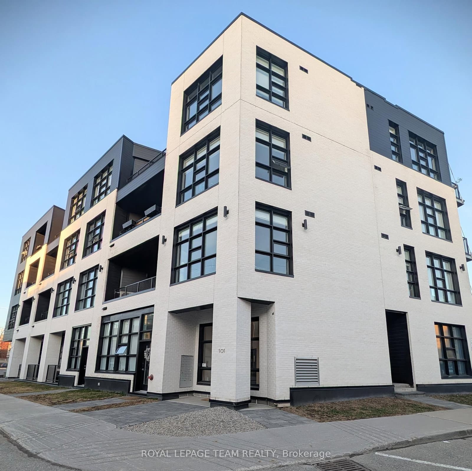 #304 - 101 Pinhey Street