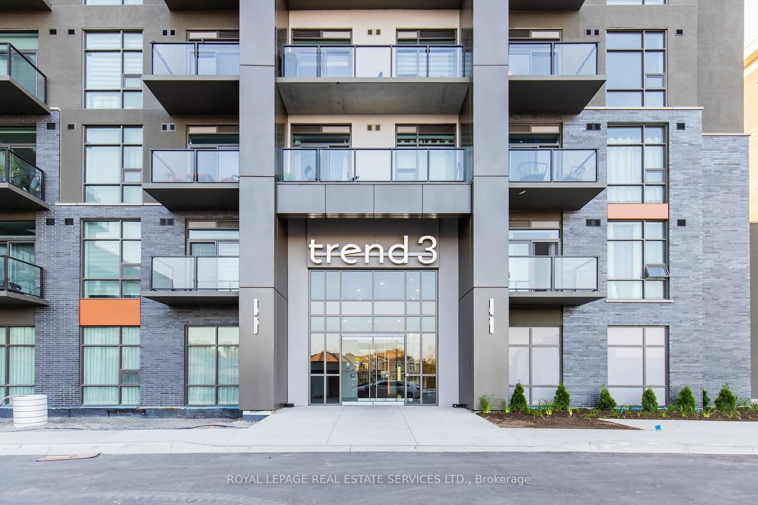 #1211 - 470 Dundas Street E