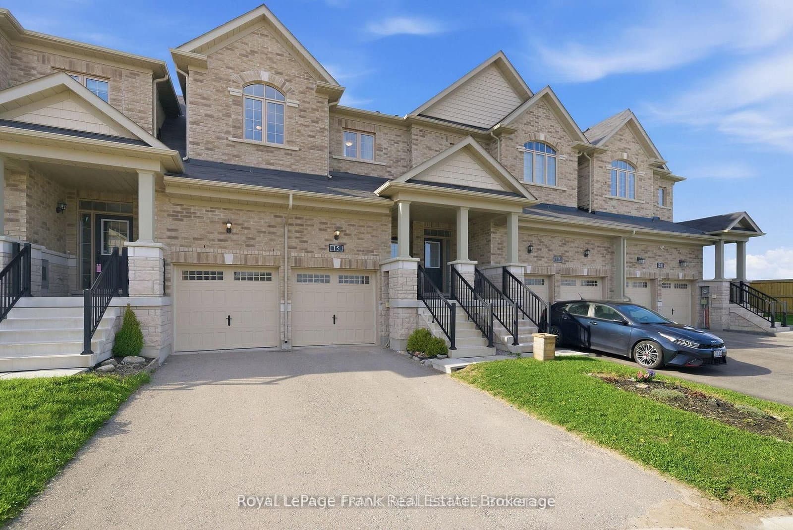 15 Highlands Boulevard
