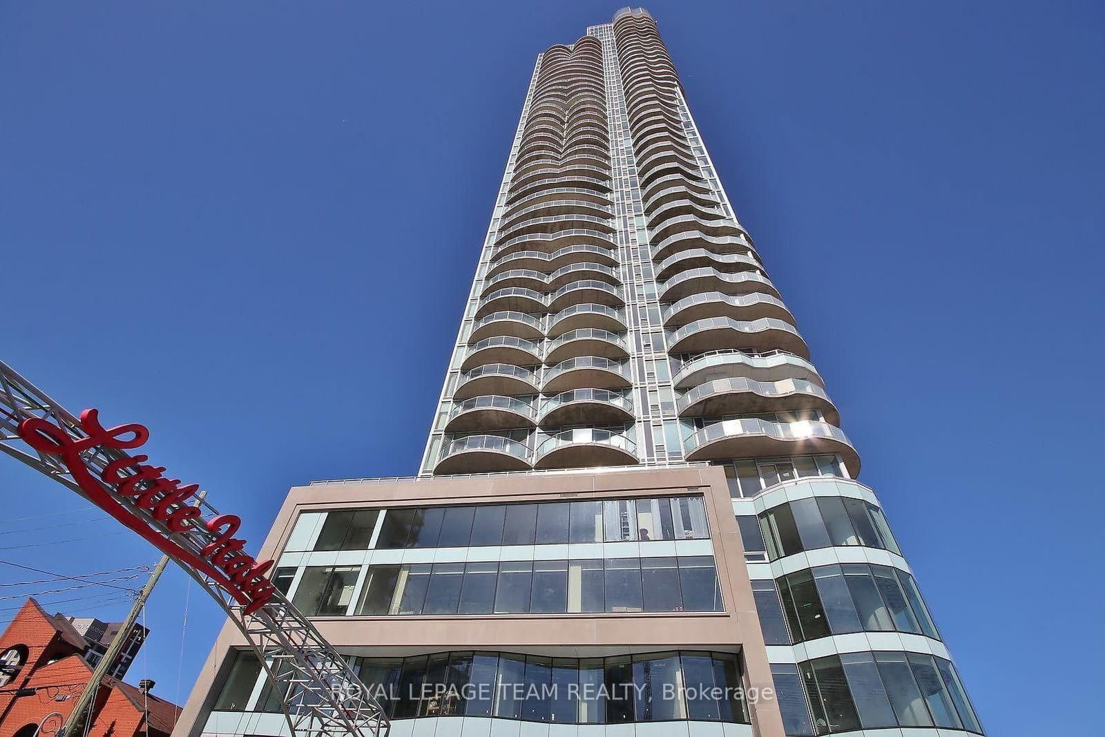 #1508 - 805 Carling Avenue