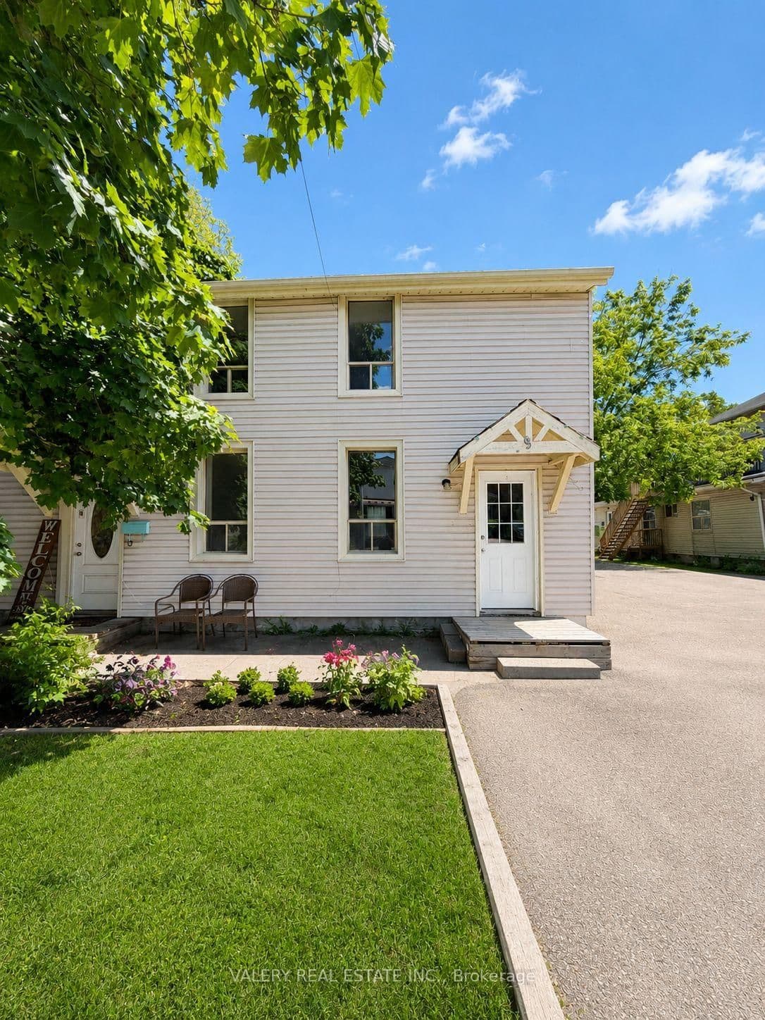 9 James Street E