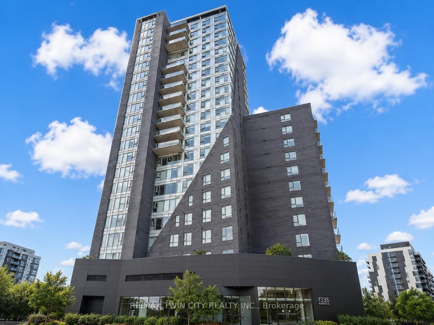 #802 - 158 King Street N