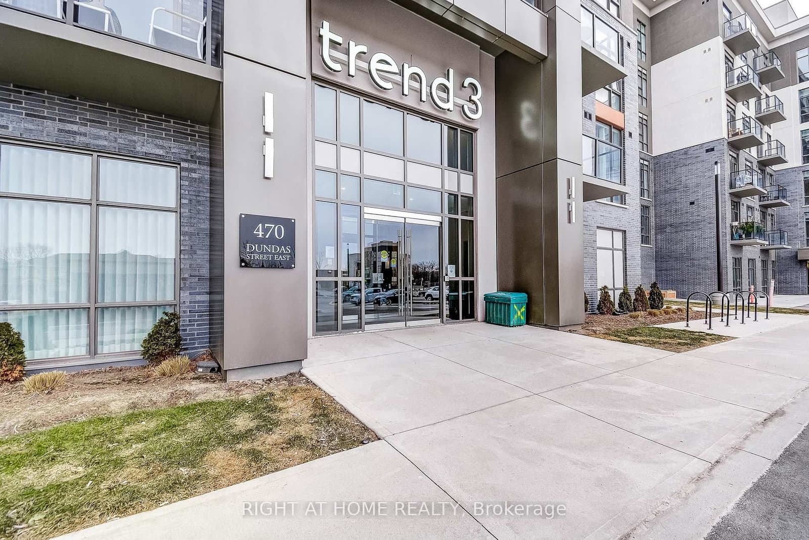 #604 - 470 Dundas Street E