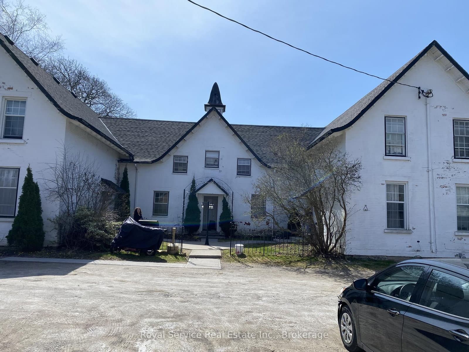 33 Brook Road S, Unit 1