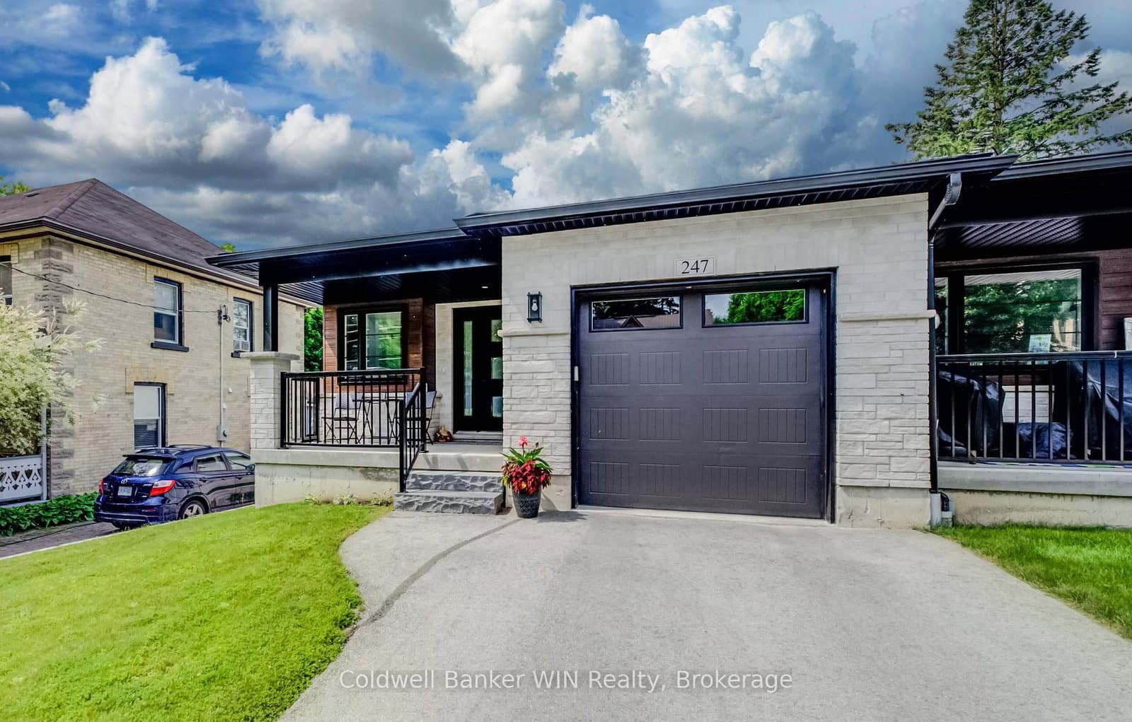 247 Fergus Street N