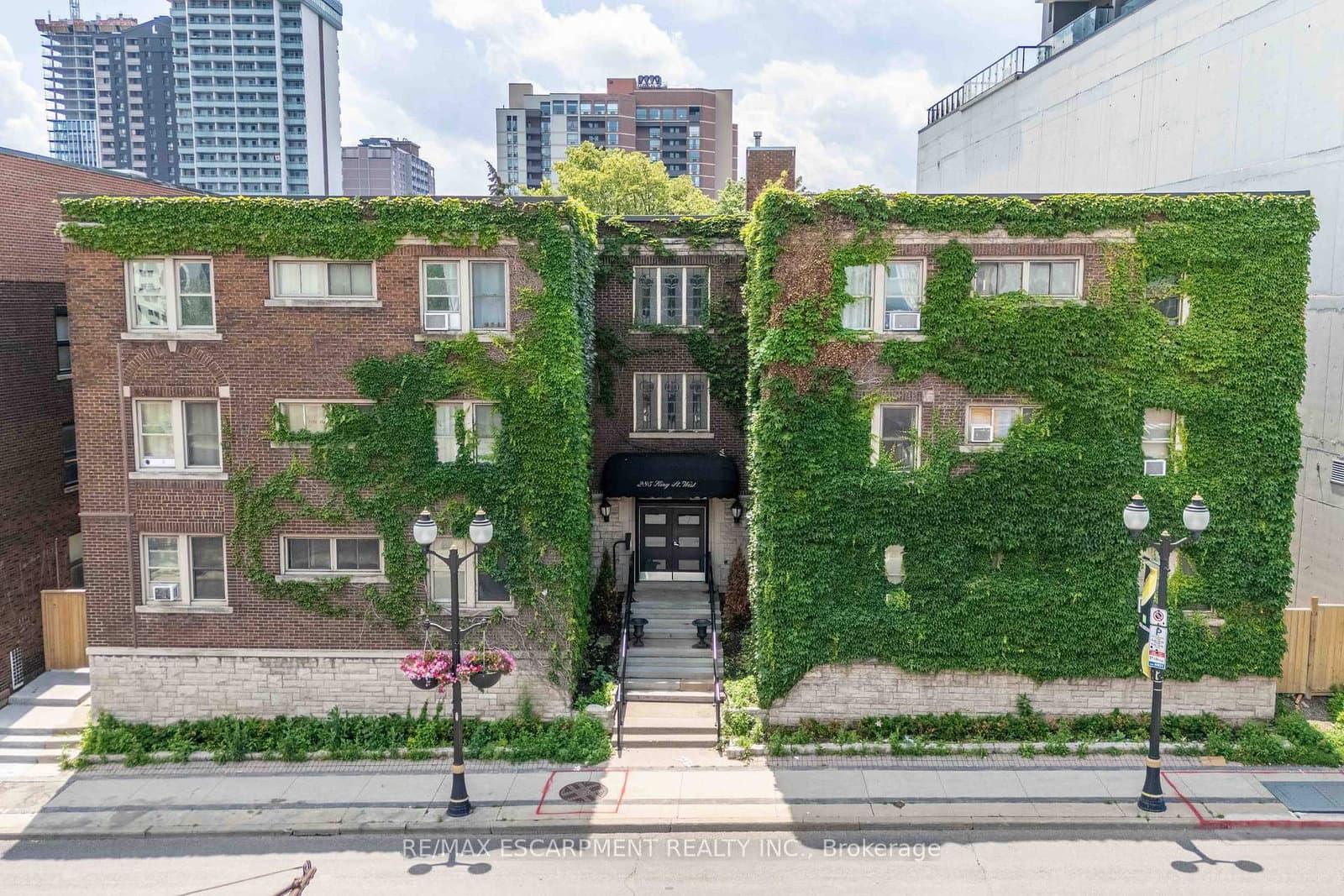 #4 - 285 King Street W