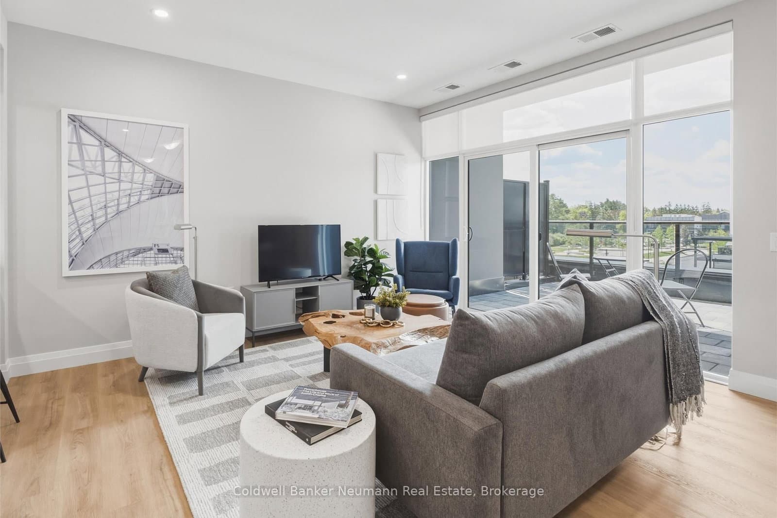 #405 - 1882 Gordon Street