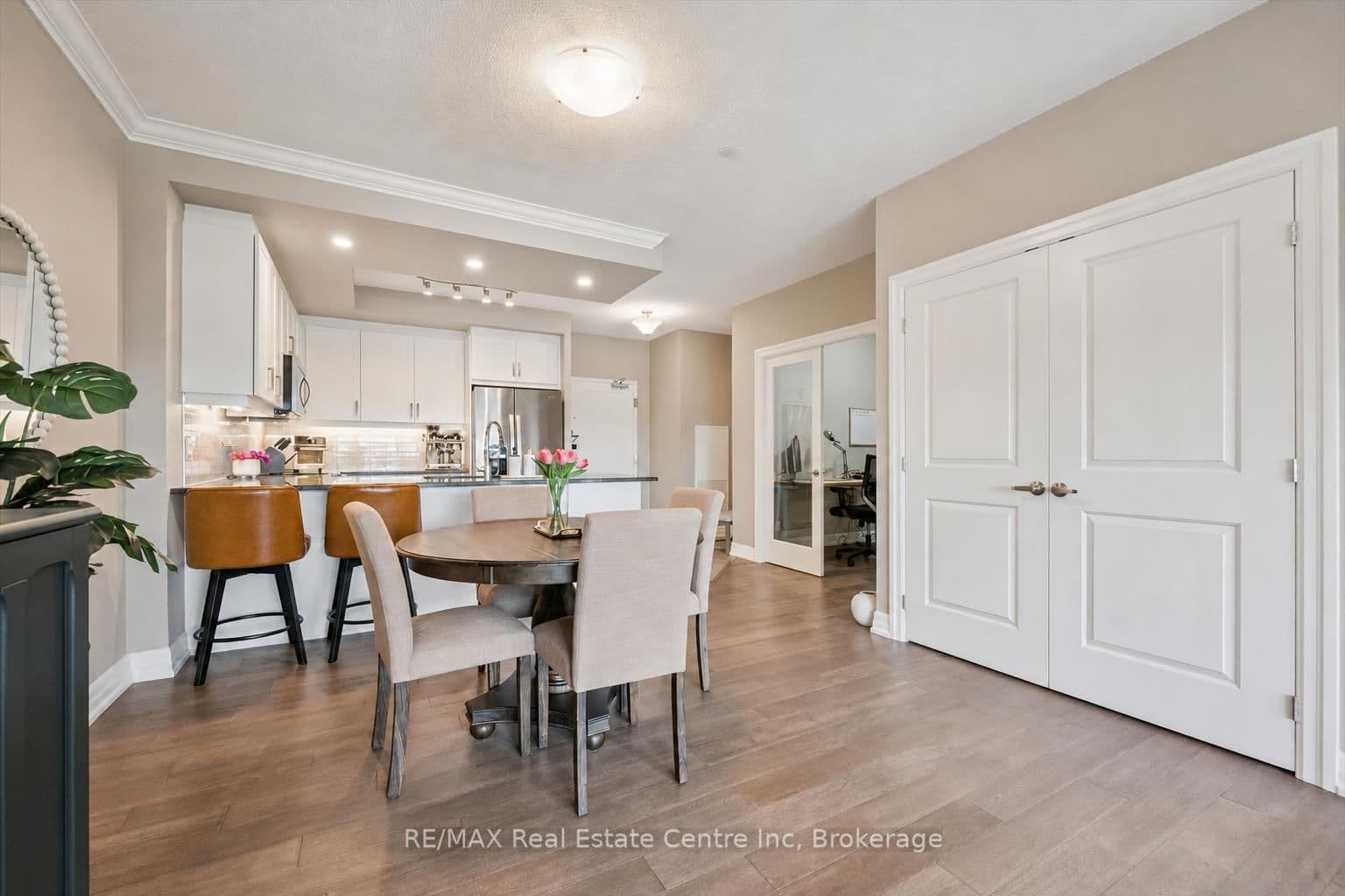 1878 GORDON Street, Unit 605